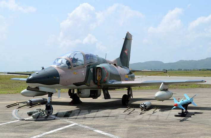 Nhưng đóng vai trò chủ lực trong huấn luyện phi công chiến đấu vẫn là các máy bay do Trung Quốc chế tạo, gồm 6 chiếc FT-7S (biến thể huấn luyện của F-7) và 18 chiếc K-8W - máy bay huấn luyện chiến đấu chuyên dụng. K-8W được xem là mẫu máy bay huấn luyện chiến đấu phản lực thành công nhất do Trung Quốc sản xuất, xuất khẩu tới nhiều quốc gia trên thế giới. K-8W có thể đảm nhiệm vai trò cường kích hạng nhẹ khi mang được pháo 23mm, bom, rocket...