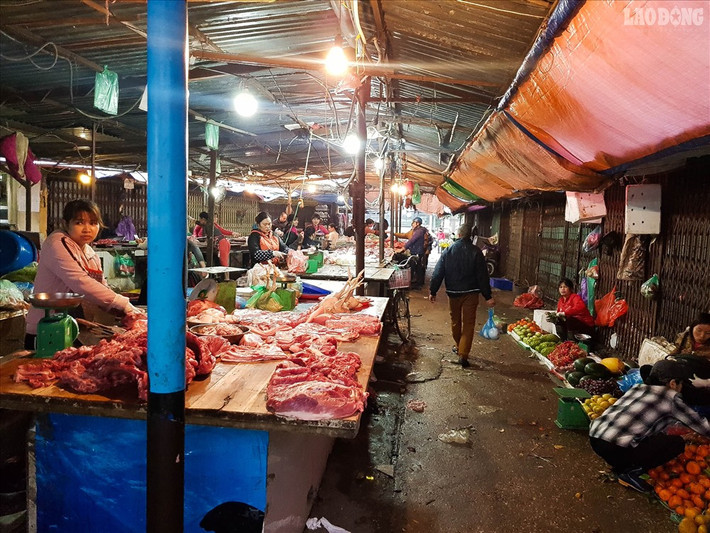 Những năm gần đây, Hà Nội quyết liệt trong việc giải phóng nhiều chợ tạm, chợ cóc. Cầu Giấy là một trong những quận giải tỏa được số lượng chợ tạm nhiều nhất. 