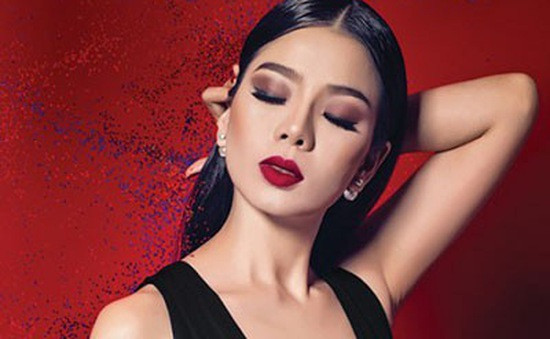 Phẫu thuật nâng mũi là một trong những loại phẫu thuật thẩm mỹ phổ biến nhất giúp các cô gái có sống mũi cao mơ ước. Tuy nhiên, không phải ai cũng đủ can đảm để thực hiện phẫu thuật thẩm mỹ đầy rủi ro, như trường hợp Lệ Quyên nâng mũi sau bao nhiêu năm lại phải tháo sụn để tránh nguy cơ hoại tử mũi.
