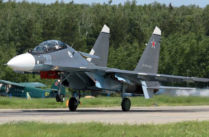 Cơ bản thì Su-30SM có hình dạng giống với các máy bay họ Su-30, có sử dụng cánh mũi tương tự như biến thể Su-30MKI/MKM. Máy bay chế tạo bằng vật liệu titan và nhôm độ bền cao.
