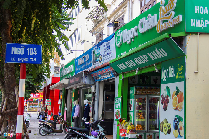 Các biển với đầy đủ màu sắc, hình ảnh, kích cỡ được thay mới, chèn lên biển gốc để phù hợp với từng mặt hàng kinh doanh, dịch vụ.