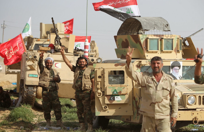 Giữa tuần trước, Quân đội Iraq mở cuộc tấn công phiến quân IS nhằm giải phóng tỉnh Anbar và Salaheddi với chiến dịch mang tên Labayek Ya Hussein. Trong ảnh là xe thiết giáp M1114 và xe thiết giáp chở quân M113A2 của lực lượng Badr tham gia chiến dịch tấn công IS.