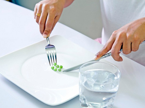 Không chỉ bỏ bữa sáng gây hại, việc ăn sáng quá ít cũng không hề có lợi. Bạn cần ăn sáng đủ no, tránh ăn quá ít làm dạ dày bị kích thích mà không nhận đủ lượng thức ăn sẽ khiến bạn nhanh đói hơn, dẫn tới ăn quá nhiều vào bữa trưa, không tốt cho dạ dày cũng như dáng vóc của bạn.