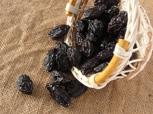 Mận khô cũng lọt vào danh sách trái cây nam giới nên ăn để sớm có cơ bụng 6 múi. Nguyên nhân bởi mận khô góp phần đảm bảo lượng đường trong máu được duy trì ở mức thích hợp, tăng sức chịu đựng cùng khá nhiều chất xơ.