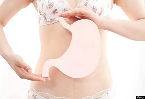 Cải thiện tiêu hóa. Bằng cách dùng hoa trứng cá để pha trà, bạn có thể dễ dàng làm dịu cơn đau dạ dày khó chịu, giải quyết chứng khó tiêu. Lưu ý khi pha trà, nên hãm hoa trong nước đun sôi chừng 2 lần để đạt được lợi ích sức khỏe tối đa.