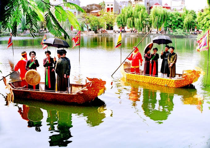 Mặc dù là trung tâm công nghiệp điện tử, song Bắc Ninh cũng là vùng đất mang những dấn ấn không thể trộn lẫn. Nơi này gắn liền với tên tuổi của những nhân vật lịch sử - văn hoá kiệt xuất như: Lý Công Uẩn, Lý Nhân Tông, Nguyên Phi Ỷ Lan, Lê Văn Thịnh.