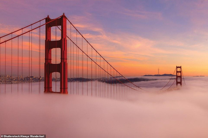 Sương mù bình lưu bao phủ Cầu Cổng Vàng thuộc San Francisco, Mỹ. Theo Ford, hiện tượng này xảy ra khi không khí nóng, ẩm di chuyển phía trên bề mặt lạnh hơn.