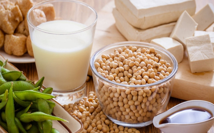 Đậu nành: Có chứa isoflavones giúp cản trở sự tiến triển của tế bào ung thư tuyến tiền liệt, đậu nành cũng được xếp vào danh sách một trong những thực phẩm tốt nhất có thể ngăn ngừa sự phát triển của ung thư tuyến tiền liệt./.