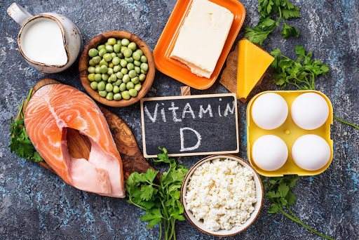 Vitamin D được bổ sung trong sữa ít béo hoặc nước cam Vitamin D giúp giảm nguy cơ mắc bệnh loãng xương và rất quan trọng trong việc giảm nguy cơ mắc bệnh tiểu đường, đa xơ cứng và khối u vú, đại tràng và buồng trứng. Các nghiên cứu gần đây của Đại học California San Diego cho thấy vitamin D có khả năng ngăn giảm tới một nửa nguy cơ ung thư vú, ruột kết và ung thư buồng trứng.