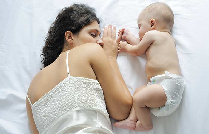 Nghỉ ngơi hợp lý - Nếu không nghỉ ngơi hợp lý, cơ thể sẽ tích tụ độc tố, gây ra các triệu chứng viêm. Khi cơ thể vị kiêm kéo dài, nó sẽ khiến các cơ quan nhận cảm béo di chuyển về khu vực trung tâm. Do đó, các phân tử béo sẽ tập trung ở vùng bụng. Hãy nghỉ ngơi càng nhiều càng tốt.