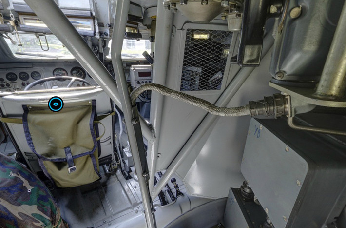 Cabin lái xe bọc thép BTR-82A nhìn từ phía sau.