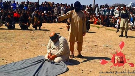 Một vụ hành quyết ở Syria. Tổ chức Giám sát Nhân quyền Syria nói rằng, nhóm khủng bố Nhà nước Hồi giáo (IS) đã hành quyết hàng nghìn người ở Syria.