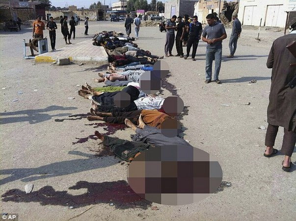 Vụ thảm sát kinh hoàng trên một con phố chính ở quận al-Bakir thuộc thị trấn Hit ở phía tây Baghdad, Iraq. Phiến quân IS đưa 30 người đàn ông Sunni ra thảm sát trên đường phố.