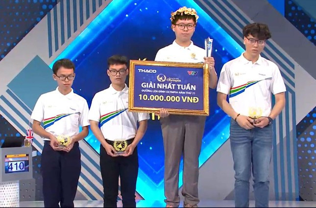 Chia sẻ với truyền thông, Hải An cho biết, không đi học thêm. Chủ yếu là tìm tòi tư liệu để tự học.