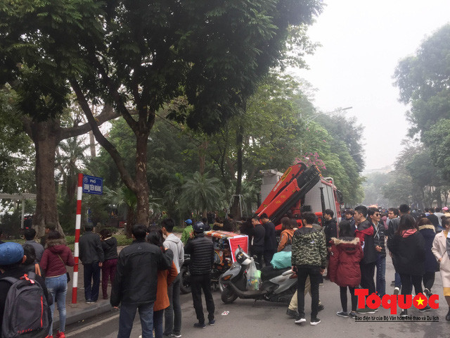 Hiện lực lượng CNCH Hà Nội đã bàn giao lại hiện trường cho lực lượng chức năng điều tra làm rõ sự việc. .