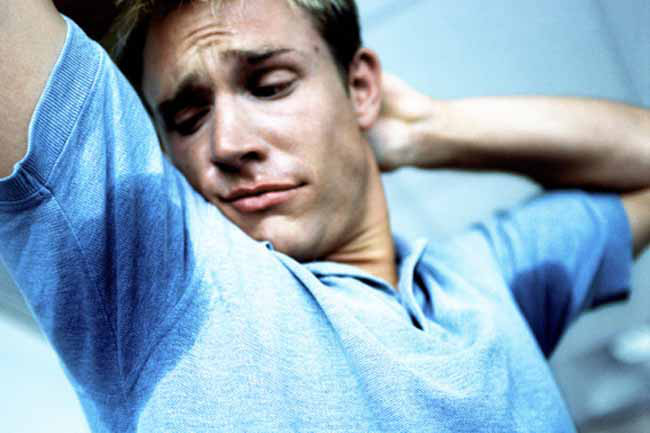 Các triệu chứng khác: Các triệu chứng khác của ung thư máu bao gồm chán ăn đột ngột, sút cân, vã mồ hôi đặc biệt vào ban đêm, sốt cao, chóng mặt và chảy máu mũi./.