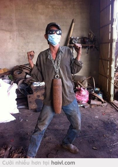 Khi bom mìn được xem là…trang trí. Nguồn: Facebook