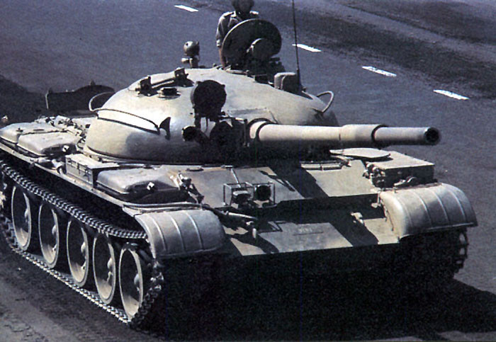 Pháo 115mm nòng trơn được đánh giá là mạnh hơn 30% so với pháo 100mm của T-54/55 và mạnh hơn 20% so với pháo 105mm trang bị trên xe tăng M60 Patton của Mỹ, đem lại cho T-62 sức mạnh hỏa lực trội hơn các đối thủ cùng thời.