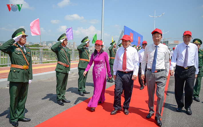 Ông Nguyễn Đức Long, Chủ tịch UBND tỉnh Quảng Ninh nhấn mạnh, cầu Bắc Luân II sẽ có vai trò tạo động lực phát triển cho thành phố cửa khẩu Móng Cái, xúc tiến xây dựng khu mậu dịch tự do, khu hợp tác kinh tế song phương tại khu vực cửa khẩu trong thời gian tới.