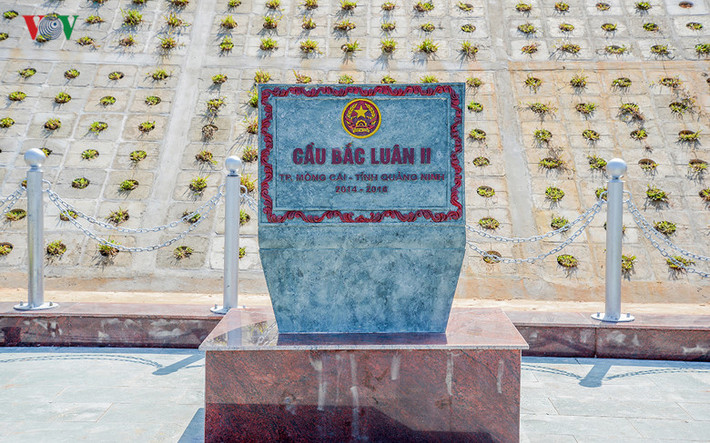 Dự án được triển khai xây dựng từ tháng 11/2014, không chỉ là công trình giao thông trọng điểm của Quảng Ninh mà còn có ý nghĩa quan trọng với phát triển kinh tế, thương mại, du lịch hai địa phương, hai quốc gia.