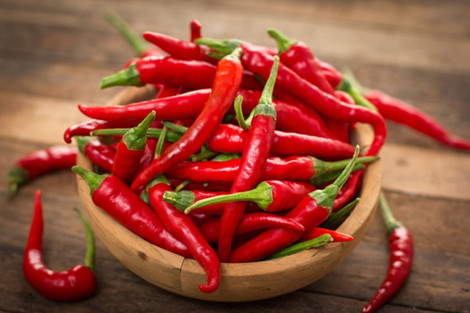 Ớt Ớt chứa các chất chống ôxy hóa, vitamin, kali và các dưỡng chất thực vật. Chất capsaicin trong ớt mang lại nhiều lợi ích trong việc giảm cân.
