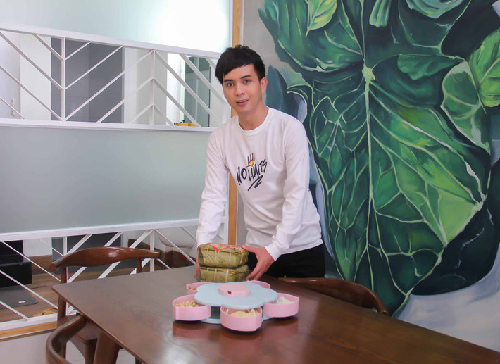 Trong thời gian tới, Hồ Quang Hiếu sẽ phát triển sự nghiệp âm nhạc bằng các dự án "khủng". Bên cạnh đó, anh còn phát triển thêm kênh YouTube về du lịch.