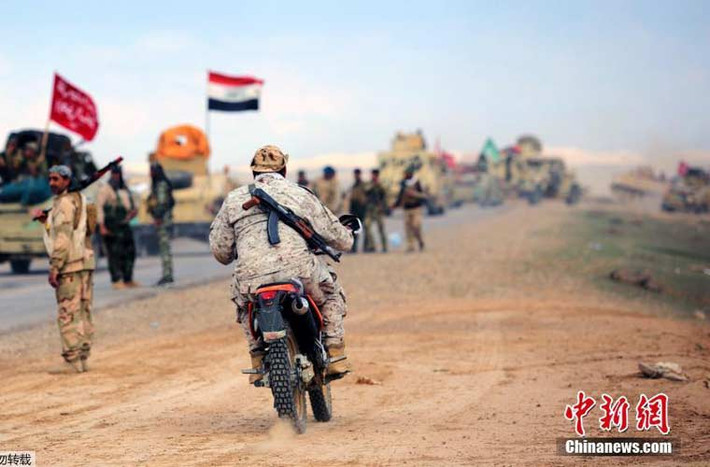 Trang bị của dân quân Iraq tham gia chiến đấu chống quân Hồi giáo IS không thống nhất. Dẫu vậy, họ vẫn giành được nhiều thắng lợi quan trọng.