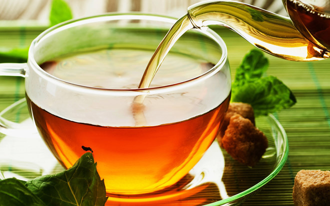 2. Trà Bất kỳ loại trà nào cũng có khả năng làm giảm nguy cơ mắc ung thư buồng trứng xuống tới 50%. Để phòng bệnh, chỉ cần uống hai tách trà mỗi ngày.