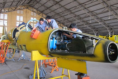 Điều đó có nghĩa là, CNQP Việt Nam tiếp tục đạt bước tiến vượt bậc về sửa chữa lớn các dòng máy bay quân sự hiện đại, có tính phức tạp mặt công nghệ rất cao. Ngoài L-39, Việt Nam đã sửa chữa lớn thành công chiến đấu cơ Su-27, trực thăng Mi-8/17, máy bay vận tải An-26/An-2, máy bay huấn luyện sơ cấp Yak-52. Tương lai, chúng ta có thể hướng tới khả năng sửa chữa các dòng máy bay mới như DHC-6, CASA-212, CASA-295.