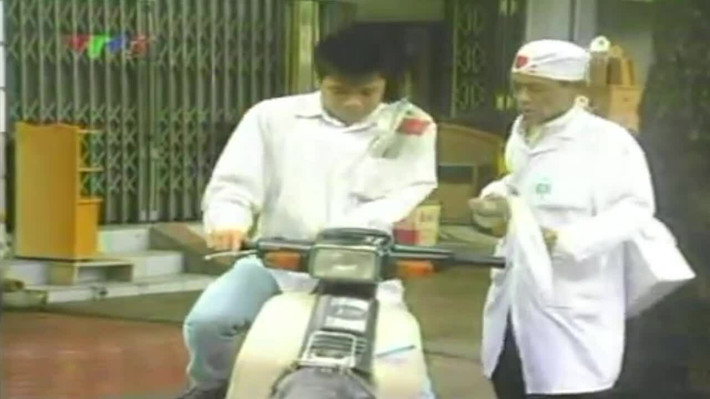 Ông còn nổi tiếng với nhân vật "Bác sĩ Hoa Súng" trong chương trình "Gặp nhau cuối tuần" và vai Nhà thơ trong phim Số đỏ. Chính nhờ sự nổi tiếng này, người ta gọi nhà thơ Hoàng Nhuận Cầm là nhà thơ hoa súng.