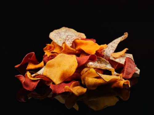 Snack rau. Dù snack được làm từ nguyên liệu rau xanh thì chúng cũng không có lợi cho sức khỏe bởi chúng thường được xử lý với nhiệt độ cao, làm thất thoát các dưỡng chất quan trọng. Ước tính, mỗi ounce (khoảng 28g) snack rau chứa khoảng 125 – 160calo và khoảng 10 – 12g chất béo. Tốt hơn, mẹ nên lắng nghe và chiều theo sở thích bé để chế biến các món ngon từ rau xanh.