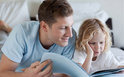 Tinh thần trách nhiệm. Các ông bố bà mẹ không nên bao bọc con quá mức khiến trẻ hình thành tính ỷ lại. Hãy dạy con tinh thần trách nhiệm bằng cách giao việc phù hợp rồi khuyến khích bé hoàn thành. Nếu không bé sẽ trở nên thiếu tự tin, khó có thể đảm nhận vai trò trụ cột gia đình sau này.