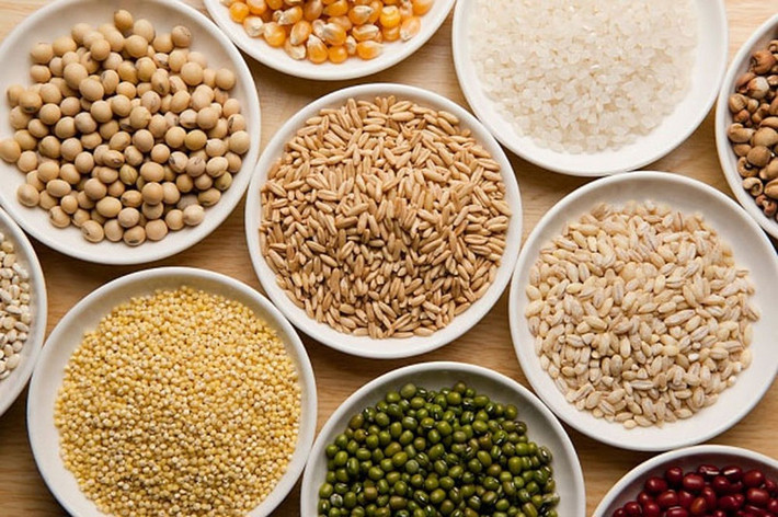 Gạo, lạc, đỗ (đỗ xanh, đỗ tương…) là những loại ngũ cốc thực phẩm thừa sau Tết khá nhiều. Tuy nhiên, các loại ngũ cốc này rất dễ bị giảm chất lượng khi để lâu.
