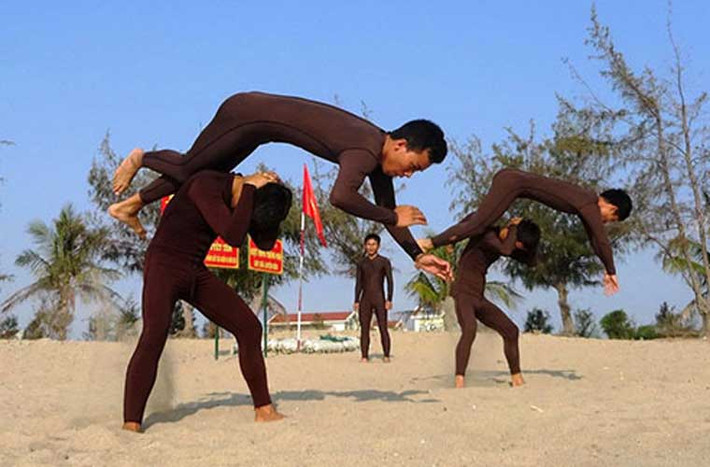 Ảnh quân sự Việt Nam ấn tượng tuần – các chiến sĩ Lữ đoàn đặc công nước trong bài huấn luyện võ thuật.