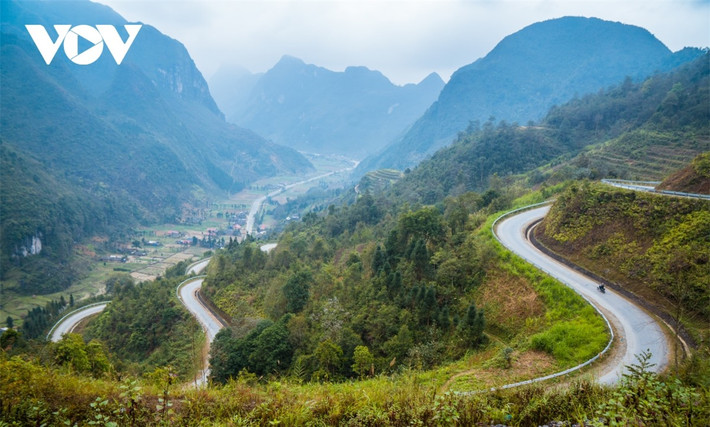 Dốc chín khoanh hùng vĩ ở Phố Cáo.
