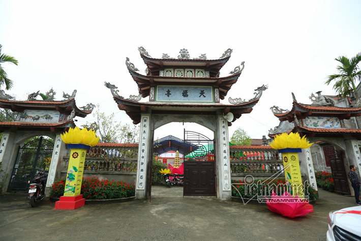 Năm nay, lễ hội được công nhận là di sản văn hoá phi vật thể quốc gia. Giá trị trong lời thề của người xưa đến nay vẫn còn vẹn nguyên tính thời sự. “Tôi mong rằng hội Minh Thề sang năm sẽ có người khác đọc thề thay tôi mà người đó nên là một vị lãnh đạo”. Ảnh: Cụm di tích đền chùa Hoà Liễu (thôn Hoà Liễu, xã Thuận Thiên, huyện Kiến Thuỵ, Hải Phòng).