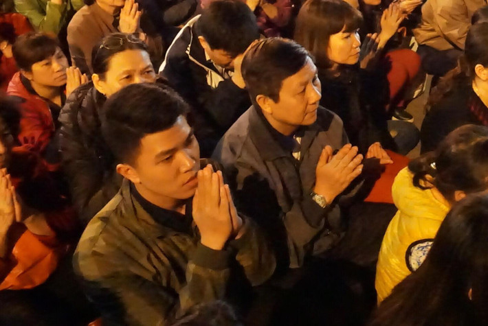 Năm nay, công an Quận Đống Đa đã huy động 13 đội nghiệp vụ, công an 16 phường với hơn 300 chiến sĩ, 100 bảo vệ dân phố được bố trí làm 3 vòng khép kín chốt chặn tại các điểm.