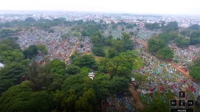 Trước đây nghĩa trang này thuộc huyện Bình Chánh (ngoại thành) nhưng do quá trình đô thị hóa nhanh chóng, nghĩa trang hiện nay nằm trong nội thành thành phố. Ảnh: một góc nghĩa trang Bình Hưng Hòa. Nguồn: Người lao động.