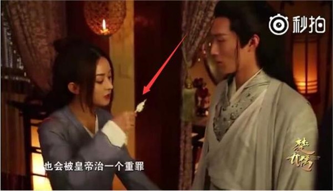 Không chịu nổi nhiệt, Lâm Canh Tân phải vén tay áo lên cho mát.