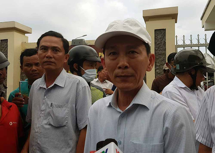 Có mặt tại trạm BOT Cần Thơ – Phụng Hiệp, Chù tịch UBND TP Cần Thơ yêu cầu chủ đầu tư xả trạm để giải quyết ách tắc giao thông cho đến khi giao thông được thông thoáng. Người đứng đầu UBND TP Cần Thơ khẳng định, nếu chủ đầu tư không chấp thành thì cưỡng chế nhằm bảo đảm tình hình trật tự an toàn giao thông. Hiện nay, chính sách mà Bộ GTVT vừa giải quyết miễn giảm đối với khu vực phường Ba Láng (quận Cái Răng, TP Cần Thơ) đã giải quyết xong. Riêng xã Tân Phú Thạnh (huyện Châu Thành A, Hậu Giang) đang làm chưa xong. Ông Thống cũng cho biết, đã trực tiếp gọi điện cho Chủ tịch UBND tỉnh Hậu Giang yêu cầu chỉ đạo Sở GTVT tỉnh này sớm xử lí những chính sách đó cho người dân.