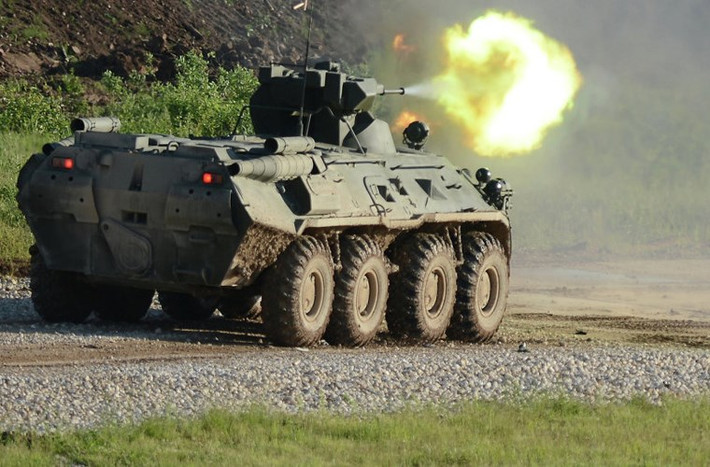 So với thế hệ BTR-80, BTR-82A tỏ ra hiện đại hơn và mạnh hơn về hỏa lực với pháo 30mm 2A72 có sức tàn phá khủng khiếp.