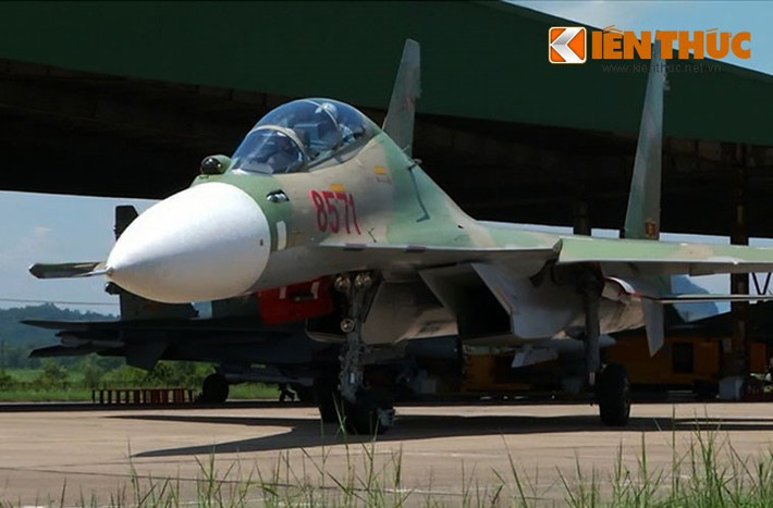 Tiêm kích Su-30MK2 là máy bay chiến đấu hiện đại nhất của Không quân Nhân dân Việt Nam hiện nay, được trang bị cho Trung đoàn không quân 923, Sư đoàn 371 và Trung đoàn không quân 935, Sư đoàn 370.