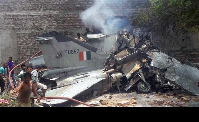 Hôm qua (14/6), một chiếc tiêm kích MiG-27 của Không quân Ấn Độ đã gặp nạn gần căn cứ không quân Jodhpur ở Rajasthan trong một chuyến huấn luyện buổi chiều. Đây là vụ tai nạn máy bay quân sự thứ hai ở Ấn Độ trong năm nay.