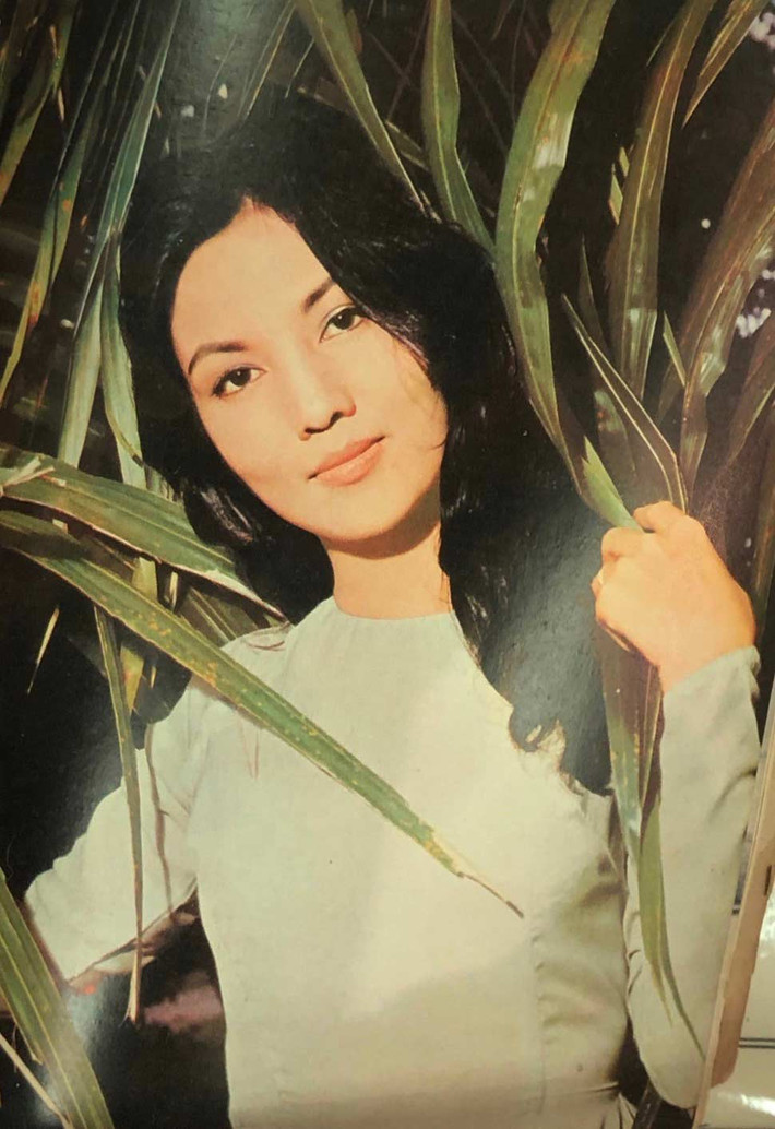 Mỹ nhân có cuộc đời ít sóng gió nhất trong tứ đại mỹ nhân Sài Gòn là Kiều Chinh. Bà có tên khai sinh là Nguyễn Thị Chinh, sinh năm 1937 và là nữ diễn viên nổi tiếng ở Sài Gòn trước năm 1975. Bà gây ấn tượng bởi vẻ đẹp khá hiện đại.