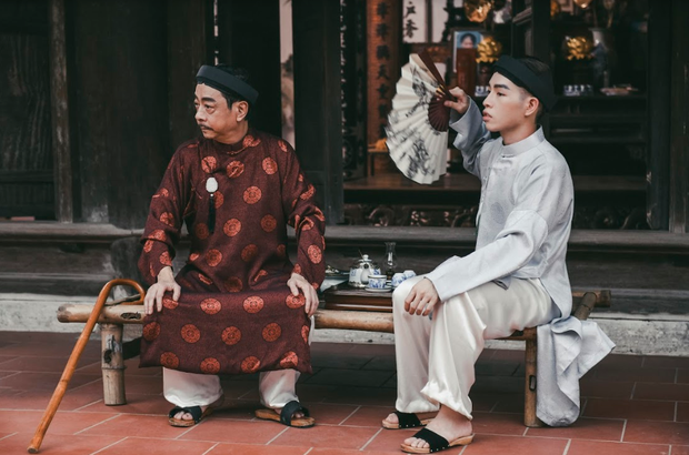 Bá Kiến là nhân vật điển hình cho giai cấp thống trị ở xã hội nông thôn Việt Nam trước cách mạng. (Ảnh: Bá Kiến do cố nghệ sỹ Hoàng Dũng thủ vai trong MV Hết thương cạn nhớ).