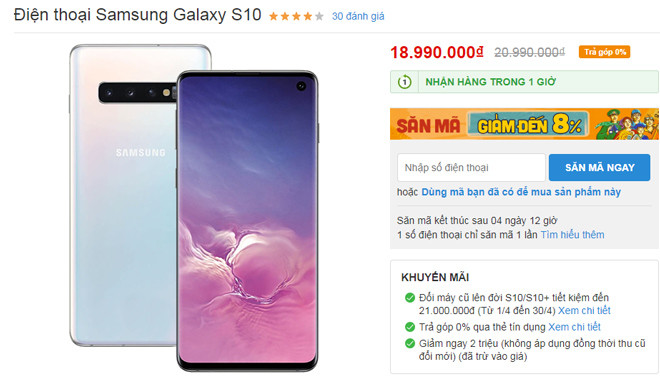 1. Galaxy S10, Galaxy S10+ giảm 02 triệu đồng Giá bán từ: 18,99 triệu đồng Đây là đợt giảm giá đầu tiên của cặp Galaxy S10 kể từ khi được “lên kệ” tại thị trường Việt Nam. Chúng là những chiếc smartphone sở hữu ngoại hình mới mẻ nhất, cấu hình mạnh mẽ nhất trong phân khúc Android. Trong khi Galaxy S10 chỉ có camera selfie đơn 10MP thì Galaxy S10+ lại có camera trước kép (10MP + 8MP cho chụp ảnh xóa phông). Ngoài dung lượng pin và kích cỡ màn hình chênh lệch (Galaxy S10 có pin 3400 mAh, màn hình 6,1 inch còn Galaxy S10+ có pin 4100 mAh, màn hình 6,4 inch), bộ đôi này có phần cứng tương đương nhau: RAM từ 8GB; chip xử lý Snapdragon 855; 3 camera sau (12MP + 12MP + 16MP), thiết kế mặt lưng độc đáo, cảm biến vân tay tích hợp trên màn hình. Cũng trong dịp này, Galaxy S9+ năm ngoái cũng đang được giảm 02 triệu đồng cho bản 64GB, chỉ còn 17,99 triệu đồng, thấp hơn một chút so với Galaxy S10.