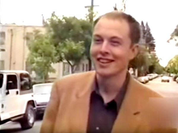 Người sáng lập Tesla Elon Musk - Tuối: 24 Năm: 1995 Musk và anh mình, Kimbal, sáng lập Zip2 (tiền thân là Global Link Information Network) - một công ty cung cấp các chỉ dẫn trong thành phố trực tuyến cho các tờ báo như New York Times hay Chicago Tribute. Công ty này được Compaq mua lại bốn năm sau đó. Musk sau đó thành lập rất nhiều công ty khác, bao gồm X.com (sáp nhập với PayPal) và những công ty mà hiện nay ông lớn công nghệ này đang đứng tên CEO: Tesla, SpaceX và The Boring Company.