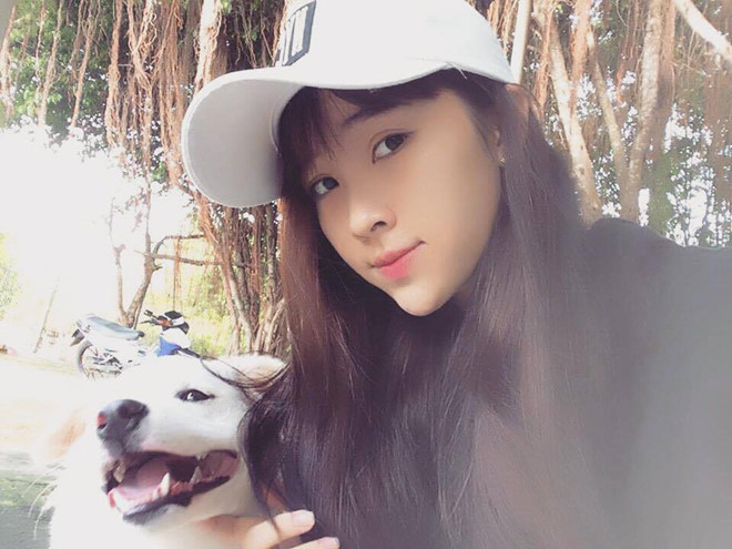 "Sau khi phẫu thuật, tôi thấy khá nhẹ nhàng và không đau đớn như từng tưởng tượng. Tuy nhiên, bạn phải cẩn thận trong thời gian hậu phẫu, chăm sóc vết mổ kỹ lưỡng, tránh nhiễm trùng, xảy ra biến chứng. Những ngày đầu sau phẫu thuật, tôi chỉ được ăn cháo, kiêng rau muống, hải sản, đồ tanh", Thúy Huyền cho hay. Hiện tại, gương mặt cô đã ổn định, đường nét hài hòa và rất tự nhiên.