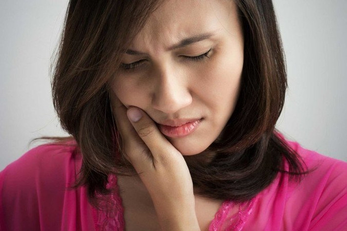 Đau cả mặt: Bệnh xoang gây ra những cơn đau đớn lan truyền khắp các cơ mặt của bạn.