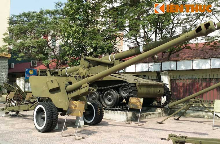Pháo chống tăng BS-3 100mm là một những hỏa lực pháo binh mạnh mẽ của bộ đội ta trong kháng chiến chống Mỹ, được Liên Xô viện trợ. Trong ảnh, là khẩu pháo 100mm BS-3 thuộc Tiểu đoàn 1, Trung đoàn Pháo binh 164, Pháo binh Quân khu 4 đã dội bão lửa lên đầu pháo binh địch ở Dốc Miếu, ngày 20/3/1963.